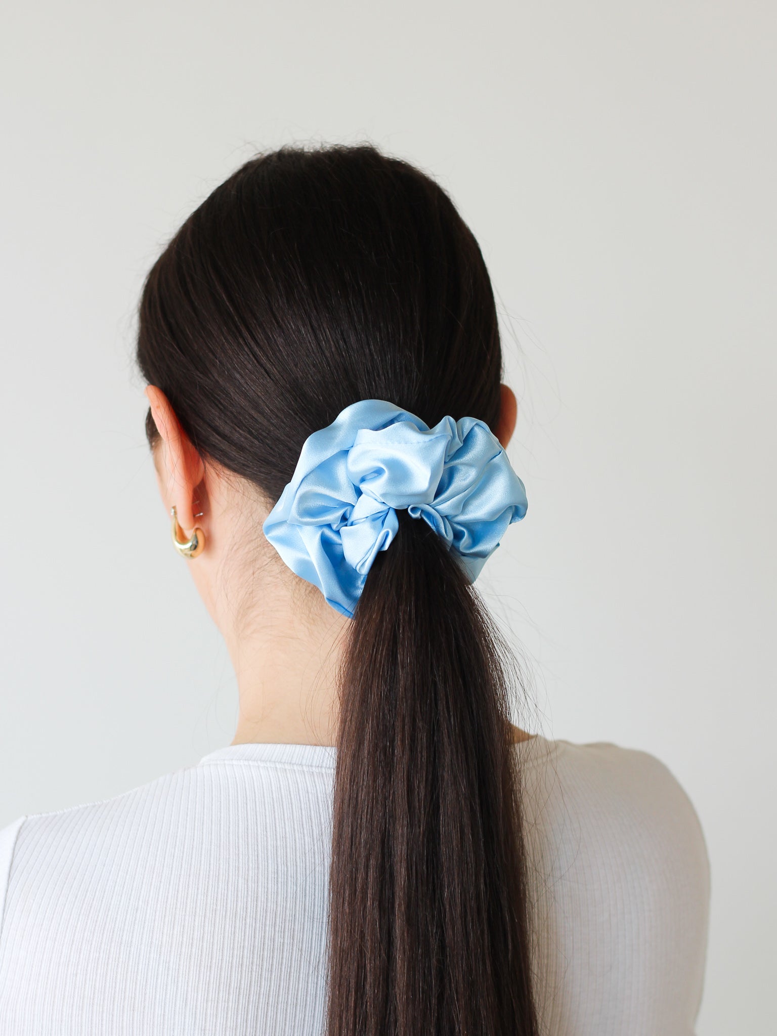 Saténová scrunchie - Icy Blue