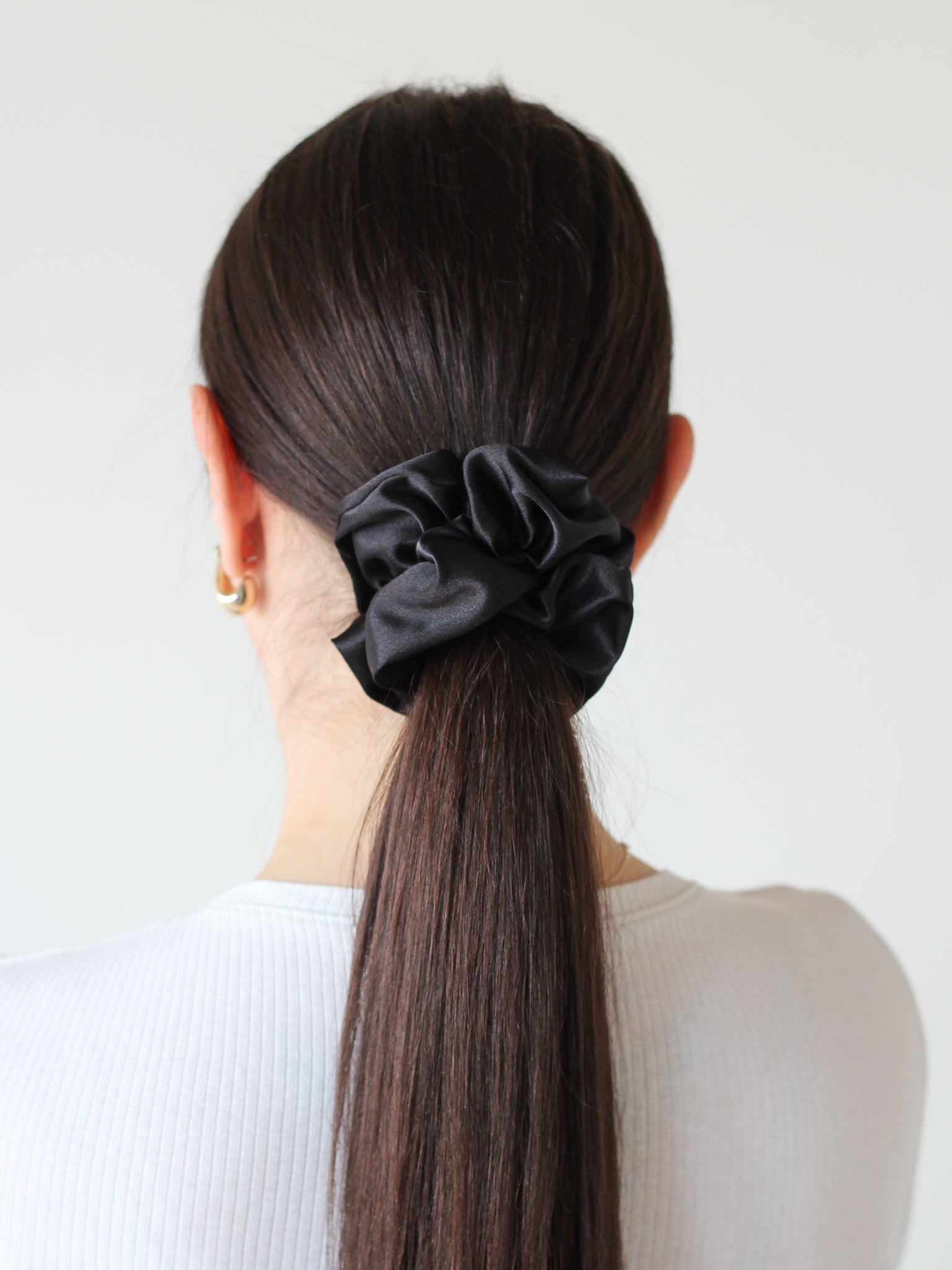 Saténová scrunchie - Black