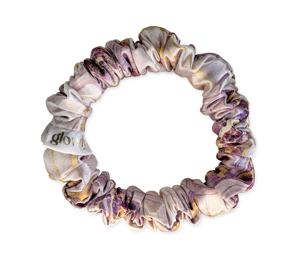 Mini saténová scrunchie - Lila Marble
