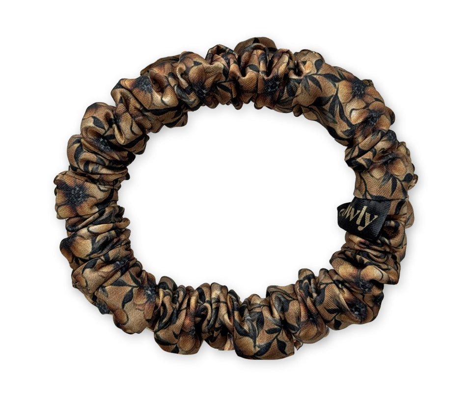 Mini saténová scrunchie - Brown Spice
