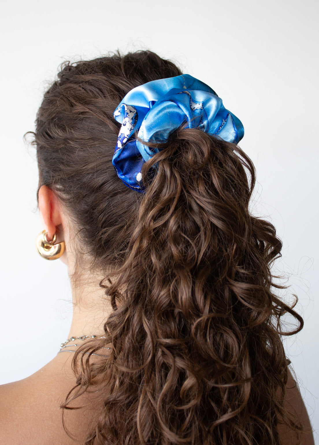Saténová scrunchie - Sea marble