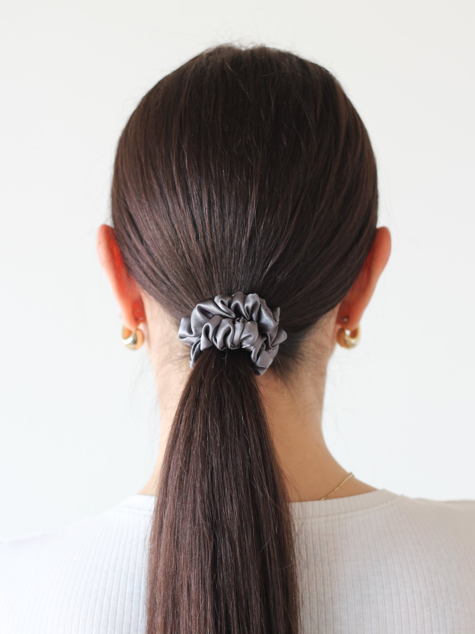 Mini saténová scrunchie - Antracit