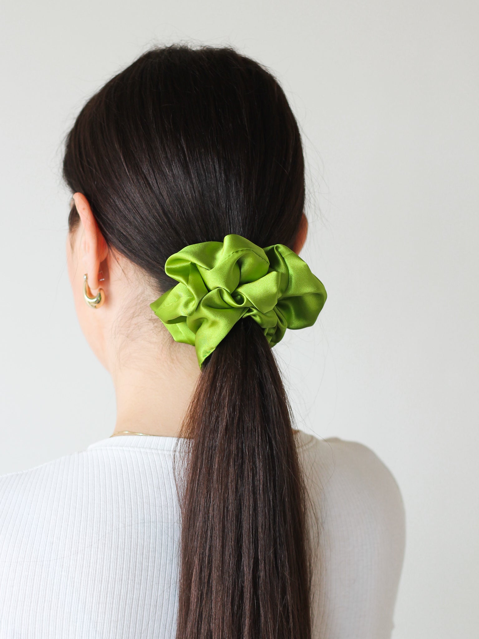 Saténová scrunchie - Lime Green