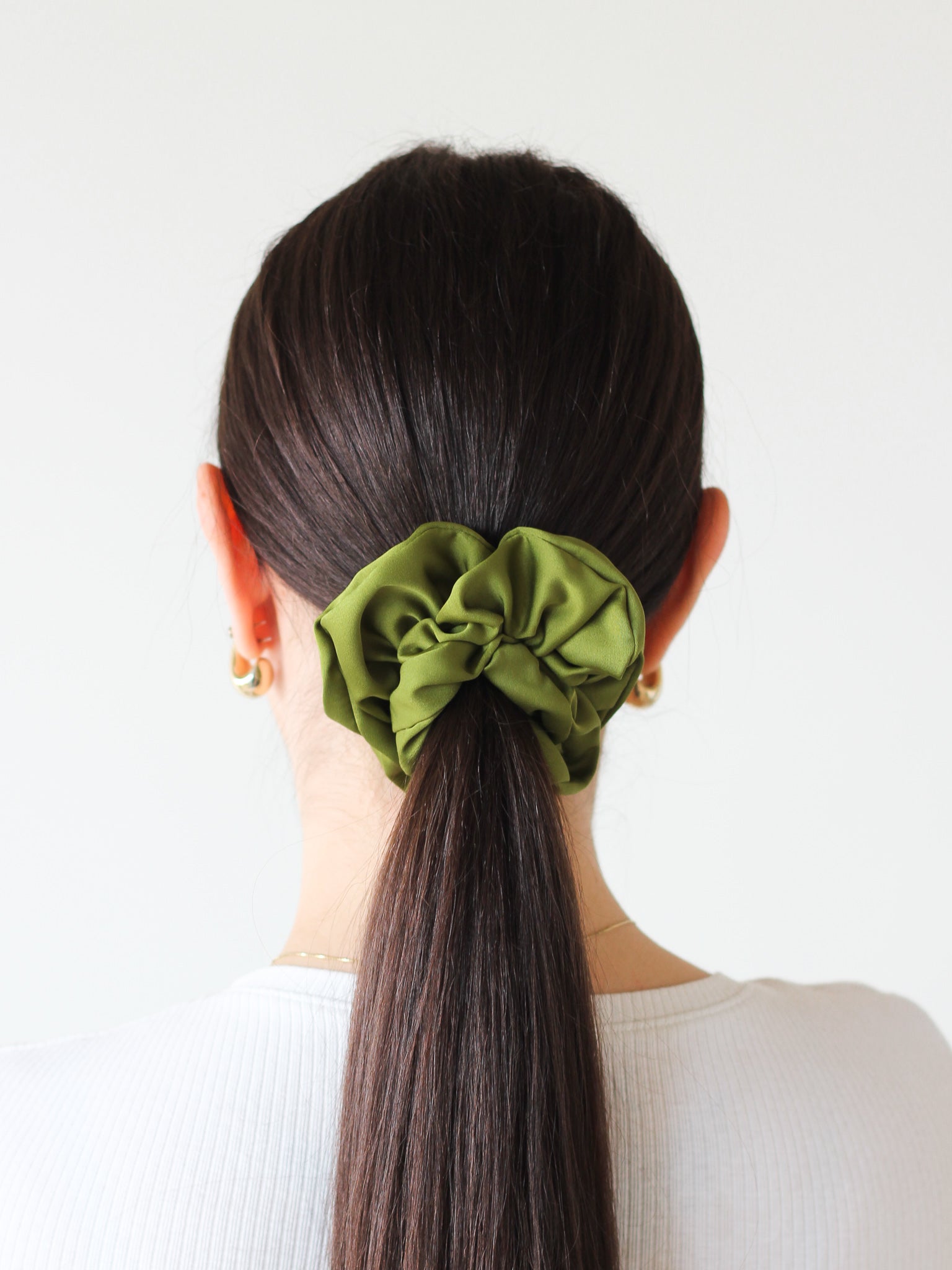 Saténová scrunchie - Olive Green