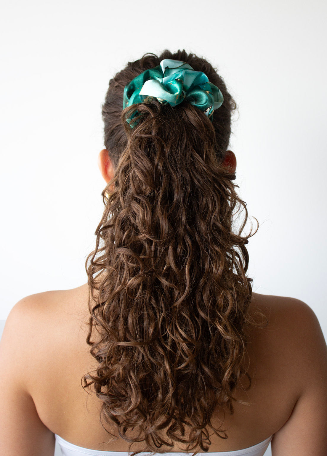 Saténová scrunchie - Emerald Marble