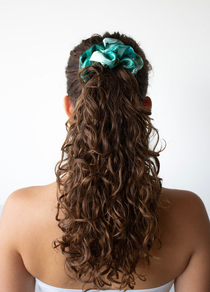 Saténová scrunchie - Emerald Marble