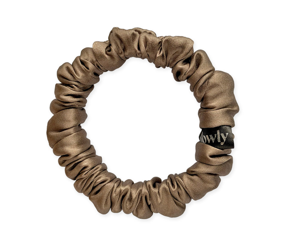 Mini hedvábná scrunchie - Hnědá