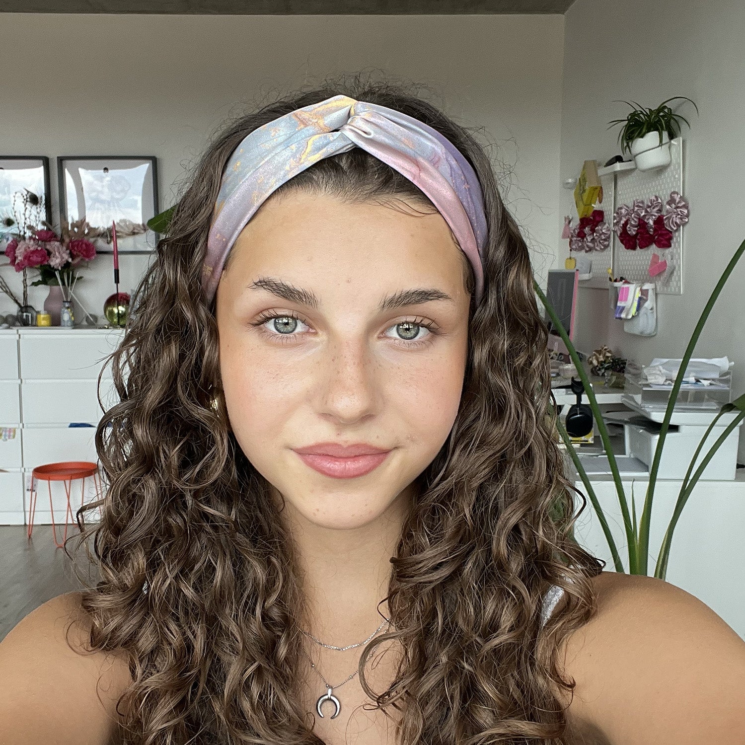 Saténová čelenka Twist - Pastel marble