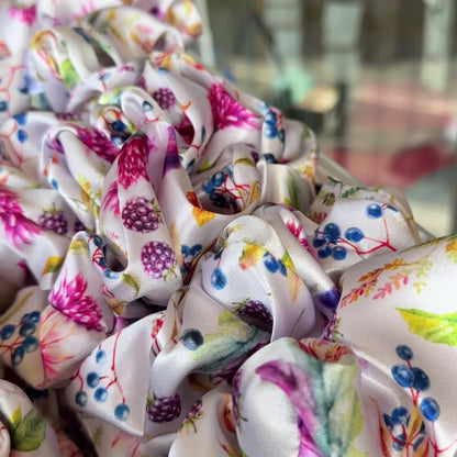 Exkluzivní měsíční předplatné - Saténová scrunchie