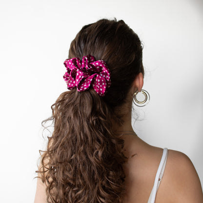 Haargummi aus Satin – Herzchen 1/2